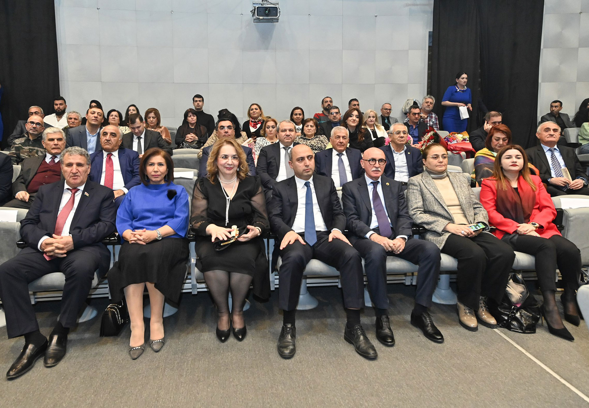 ADMİU-nun 100 illik yubileyi münasibətilə “Maqbet” tamaşası oynanılıb