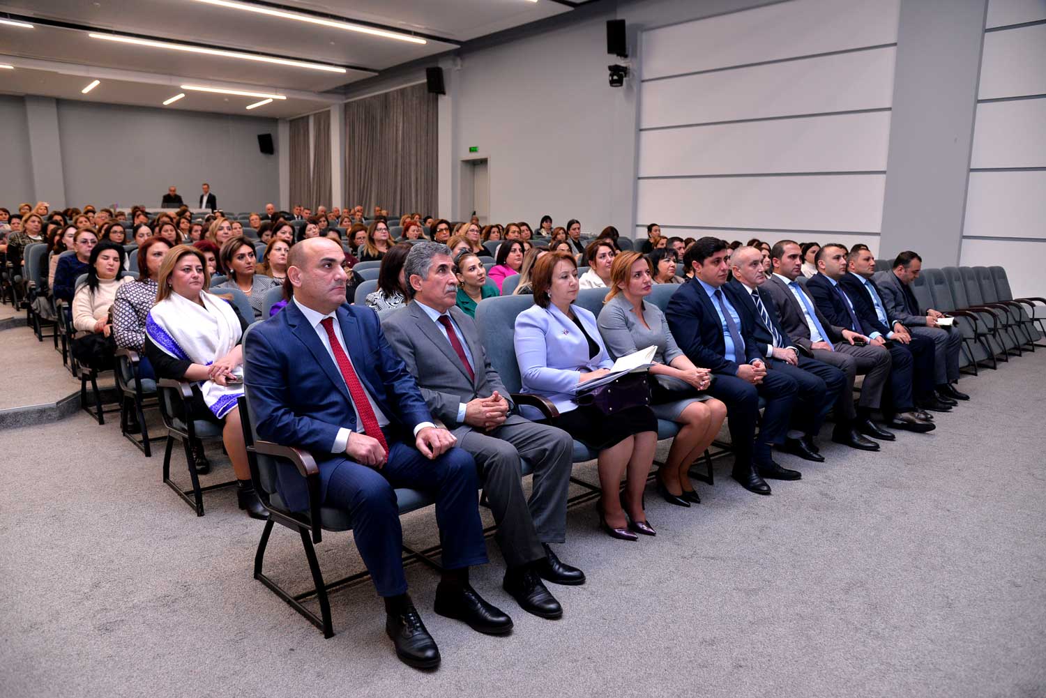 Məktəb direktorları ilə görüş keçirilib
