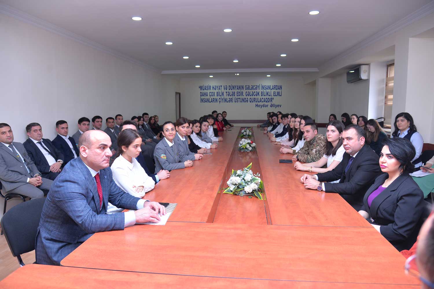 Təhsil İdarəsində gənclərlə görüş keçirilib