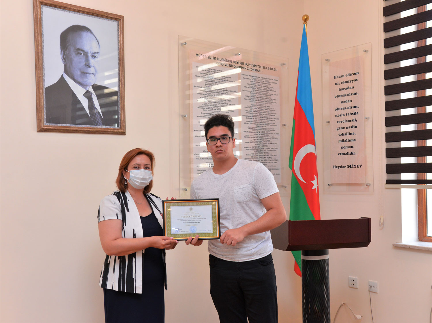 Fərqlənən şagird və məzunlarla görüş