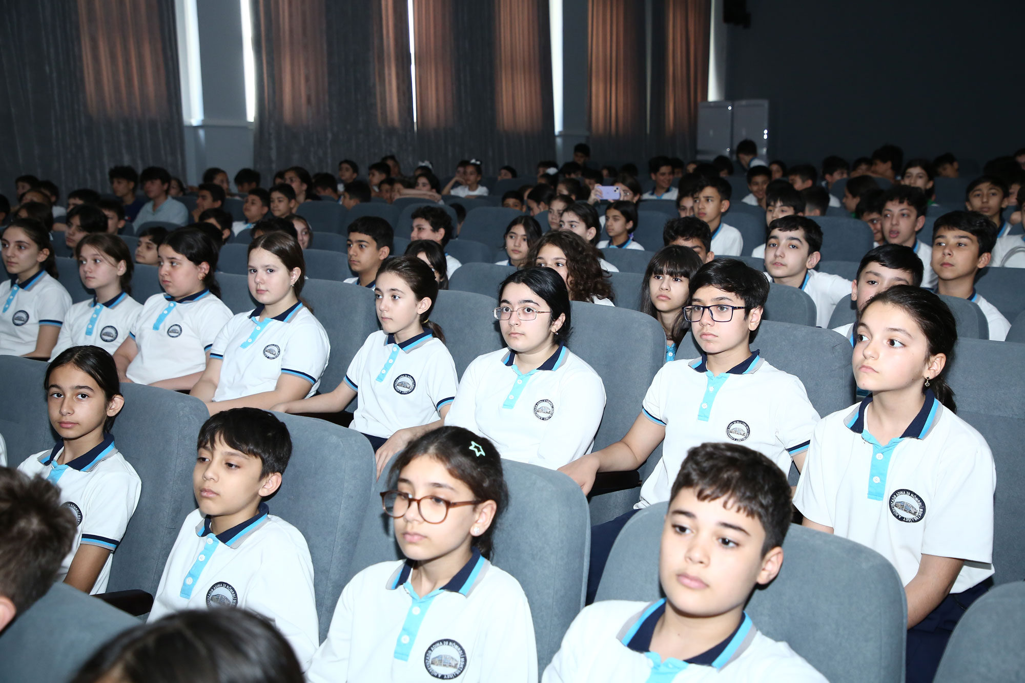 “Yaşıl dünya naminə həmrəylik ili”nə həsr olunmuş tamaşa nümayiş olunub