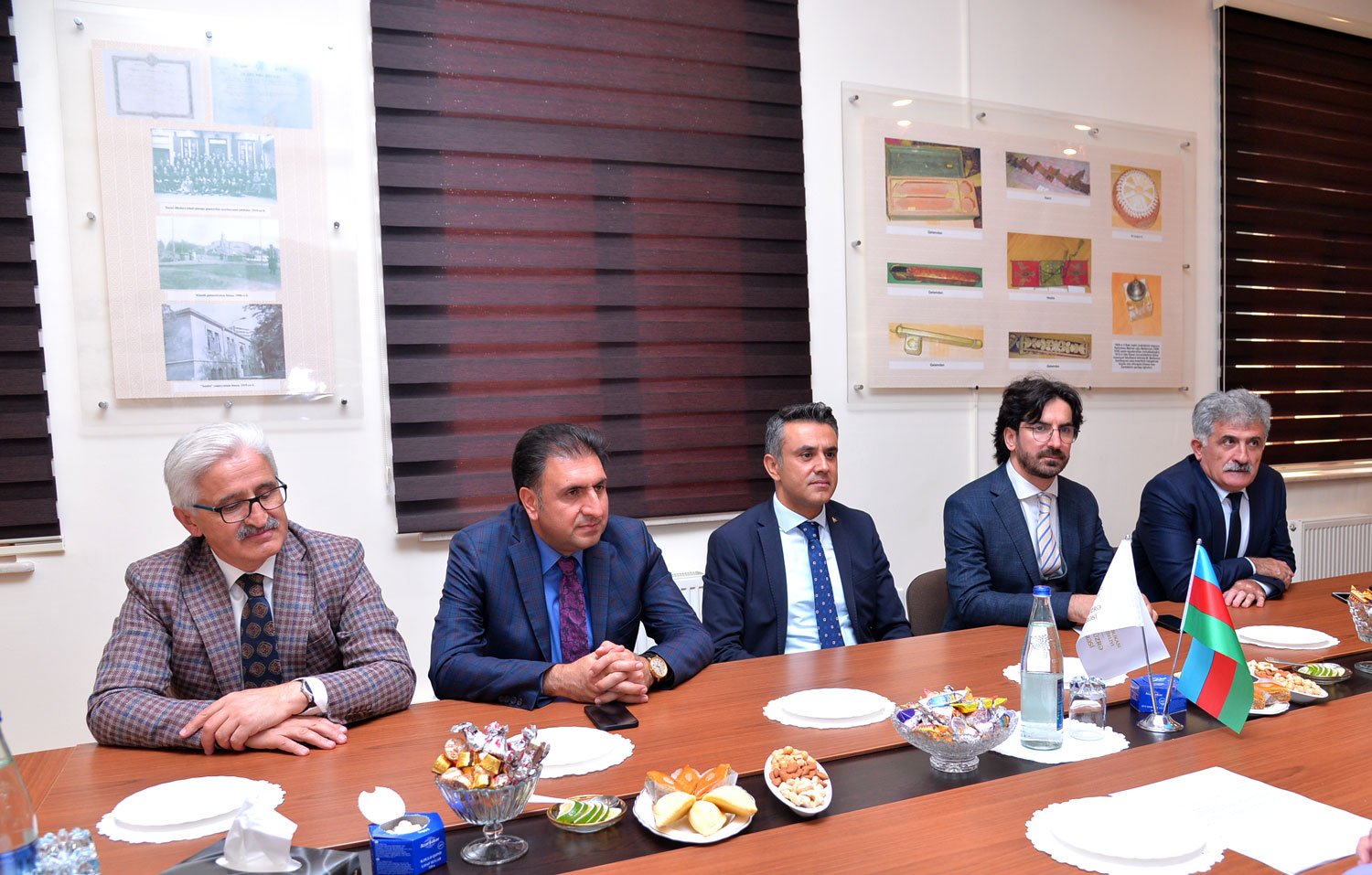Bakı Təhsil İdarəsində türkiyəli qonaqlarla görüş