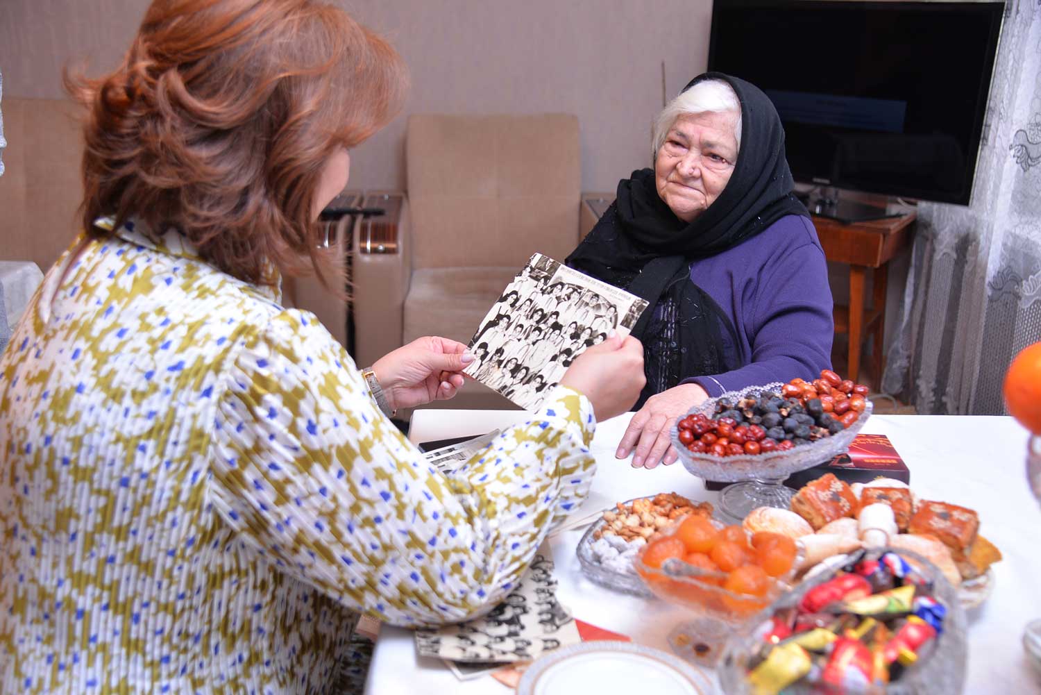 İdarə müdiri müəllimlərini təbrik edib