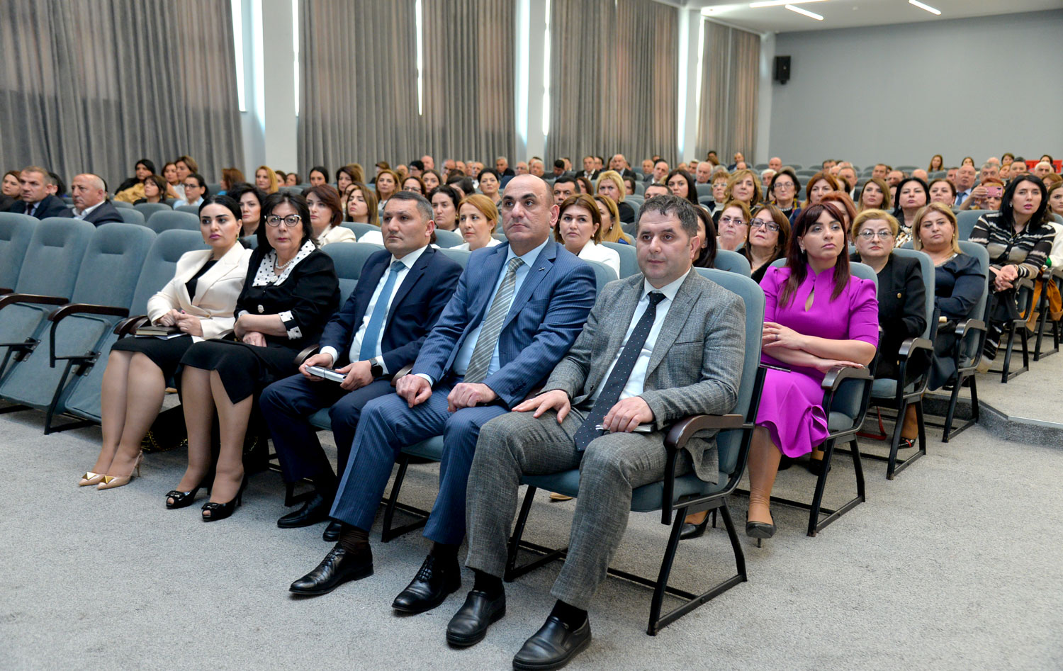 Məktəb direktorları ilə görüş keçirilib