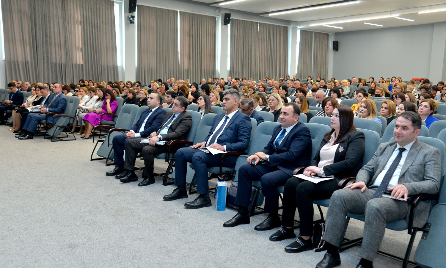 Məktəb direktorları ilə görüş keçirilib