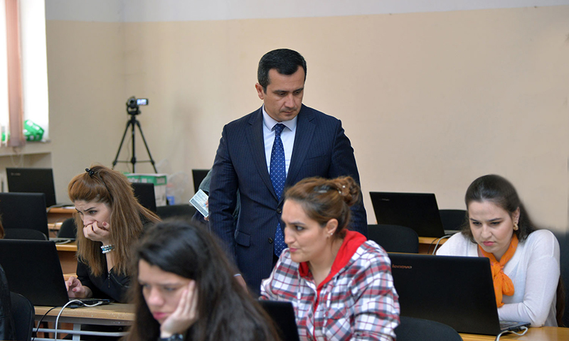 BŞTİ müdiri işə qəbul imtahanının gedişini izləyib