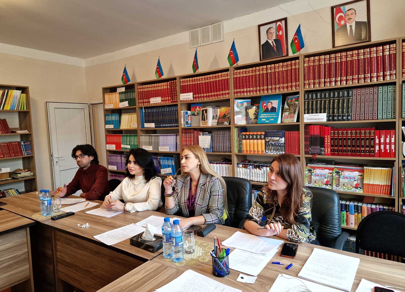 Şagirdlər təqdimatlarla çıxış edir