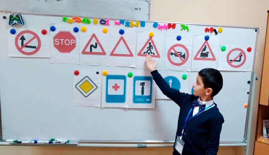Şagirdlər yol hərəkəti qaydalarına dair maarifləndirilir
