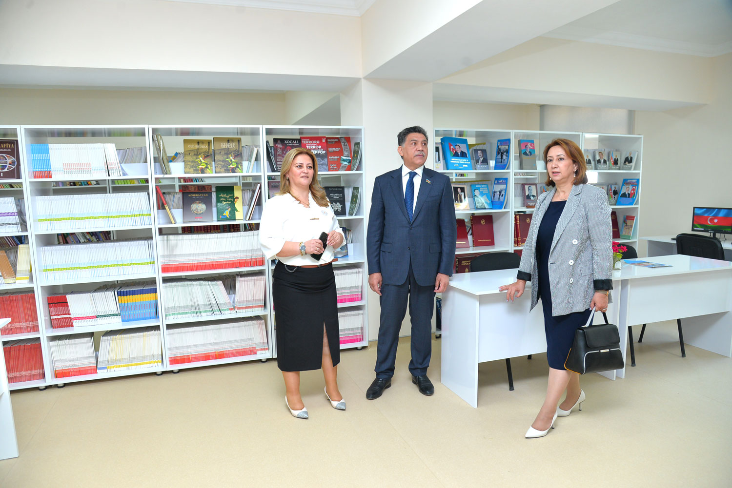 BŞTİ-nin müdiri ilk dərs günündə iştirak edib