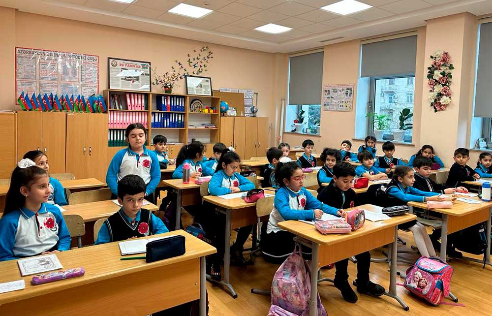 İdarə müdiri 20 Yanvara həsr olunmuş xüsusi dərsləri izləyib