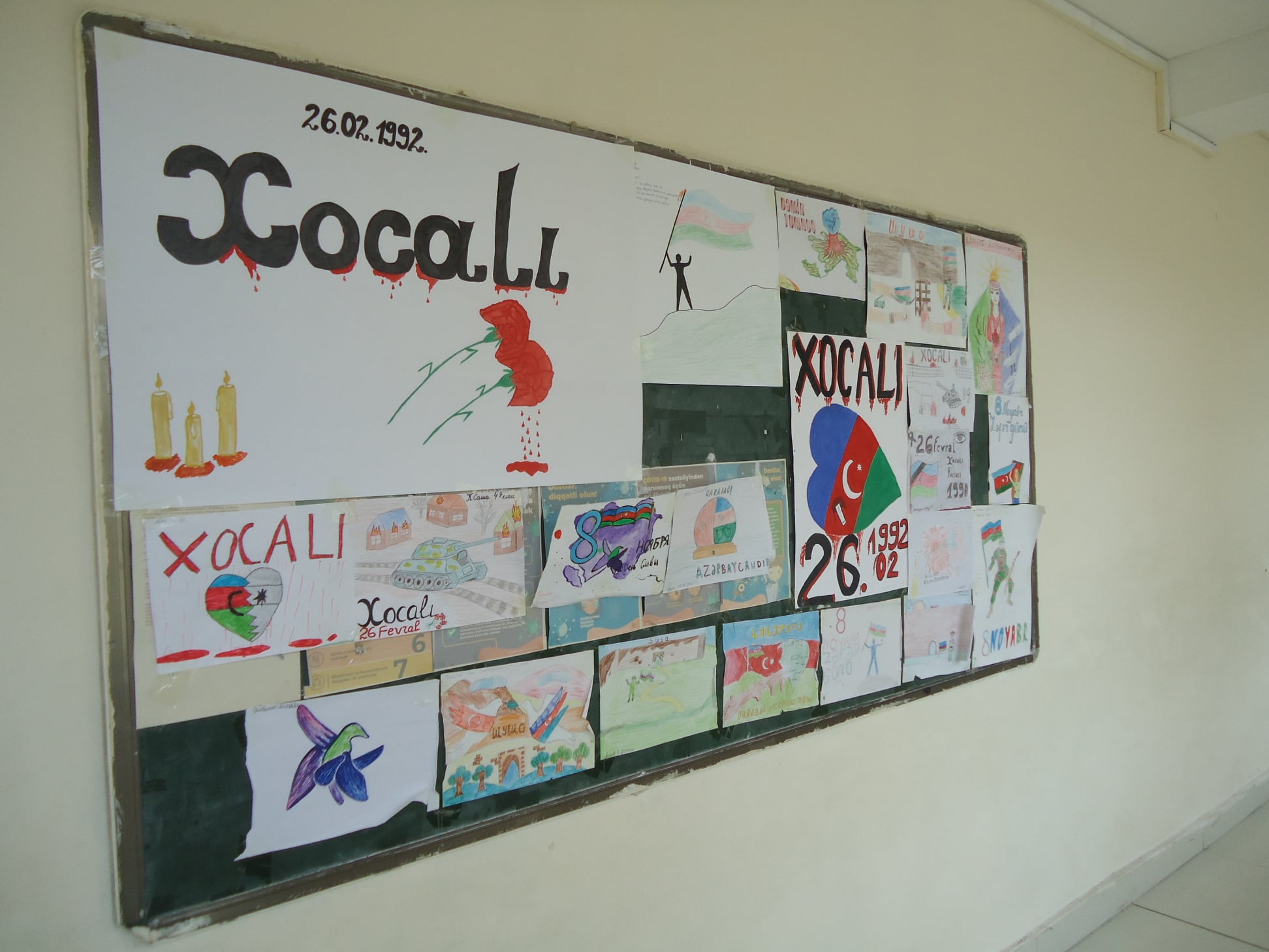 Paytaxtdakı təhsil müəssisələrində Xocalı faciəsi anılır