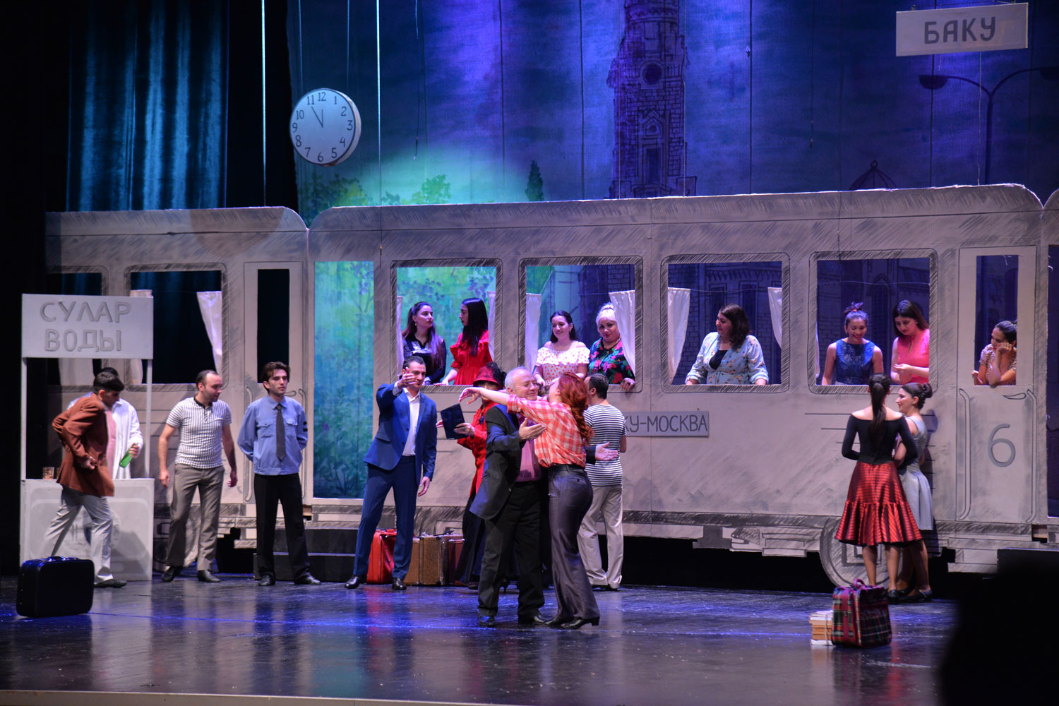 Gənc müəllimlər teatr tamaşalarında