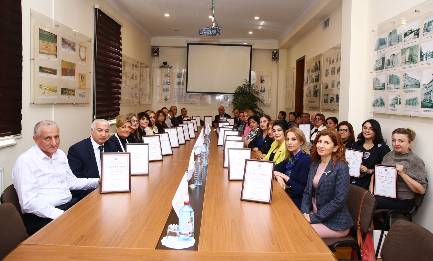 Bir qrup təhsil işçisi təltif edilib