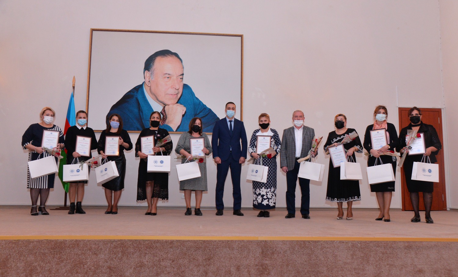 Təhsil işçiləri təltif olunub