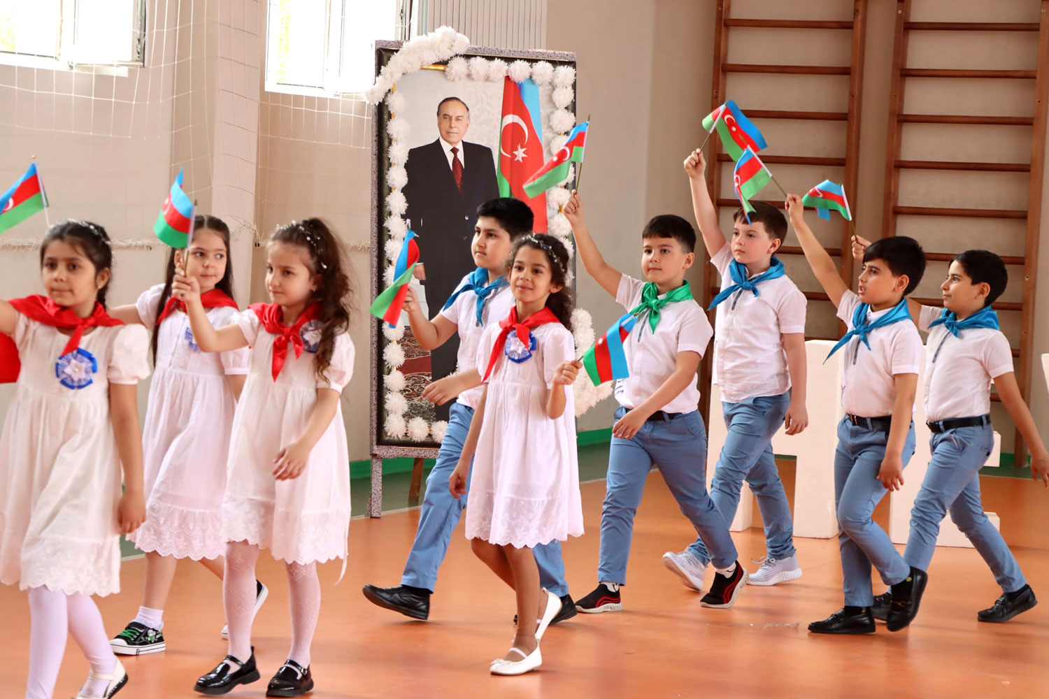 Təhsil müəssisələrində Ulu Öndərə həsr olunmuş tədbirlər