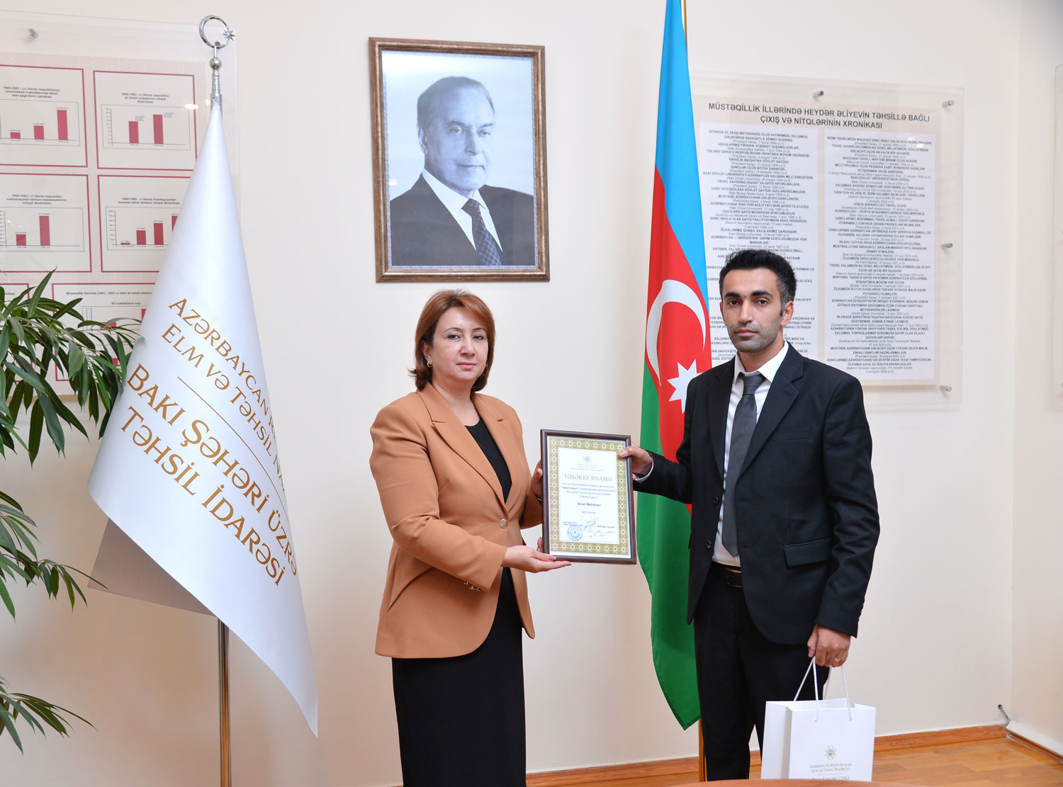 Paytaxt məktəbinin müəllimi