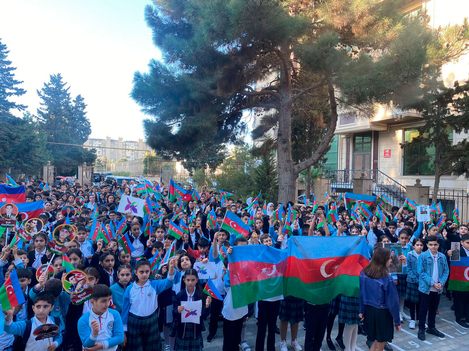 Paytaxt məktəblərində Anım Günü tədbirləri