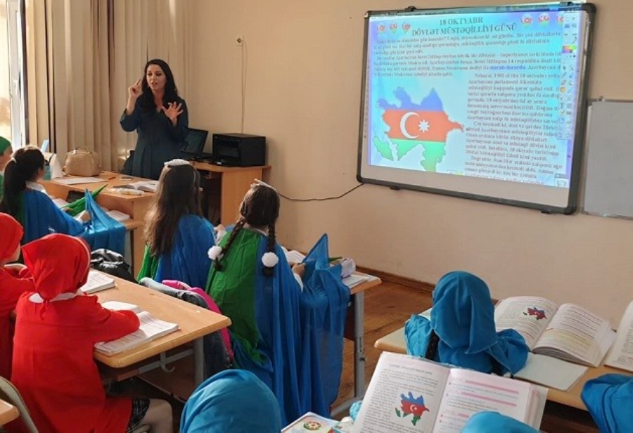 Məktəblərdə Dövlət Müstəqilliyi Günü qeyd olunub