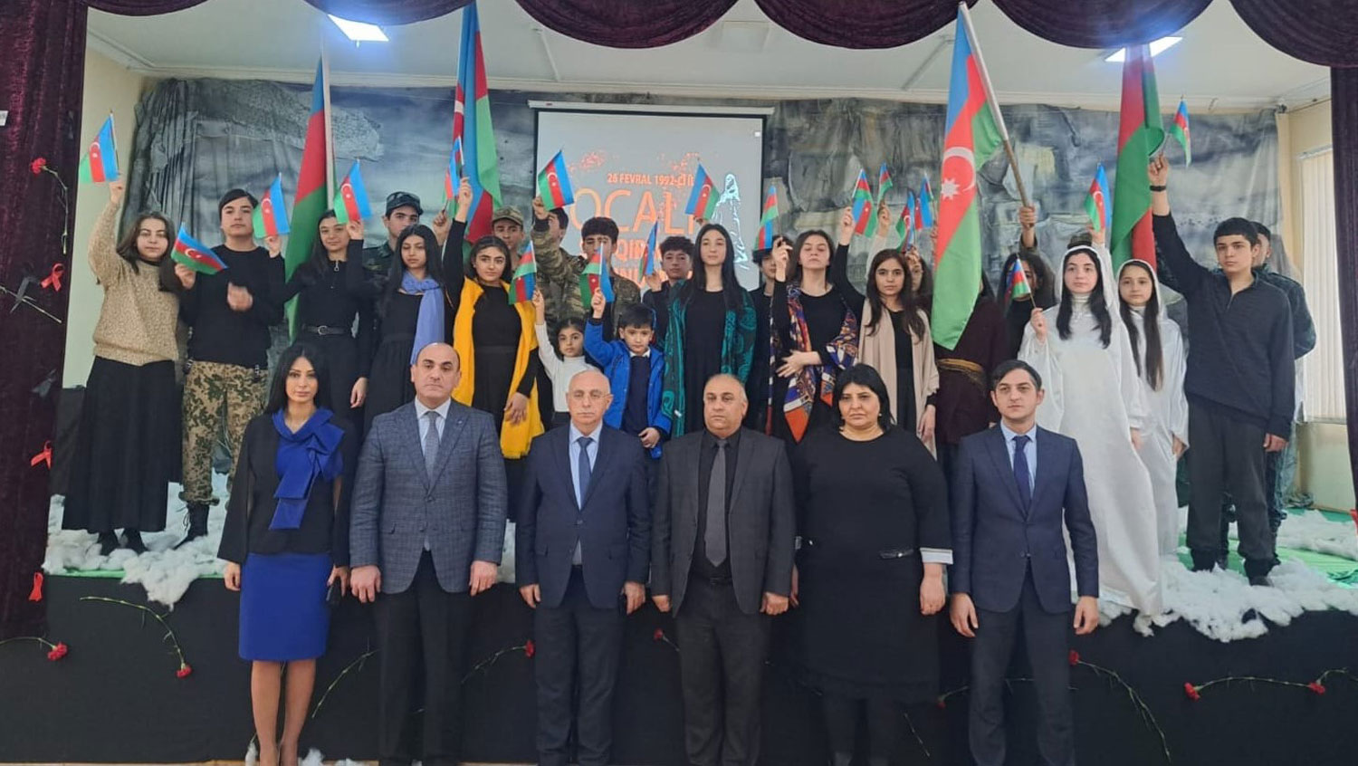Məktəblilər Xocalı soyqırımını səhnələşdirdilər