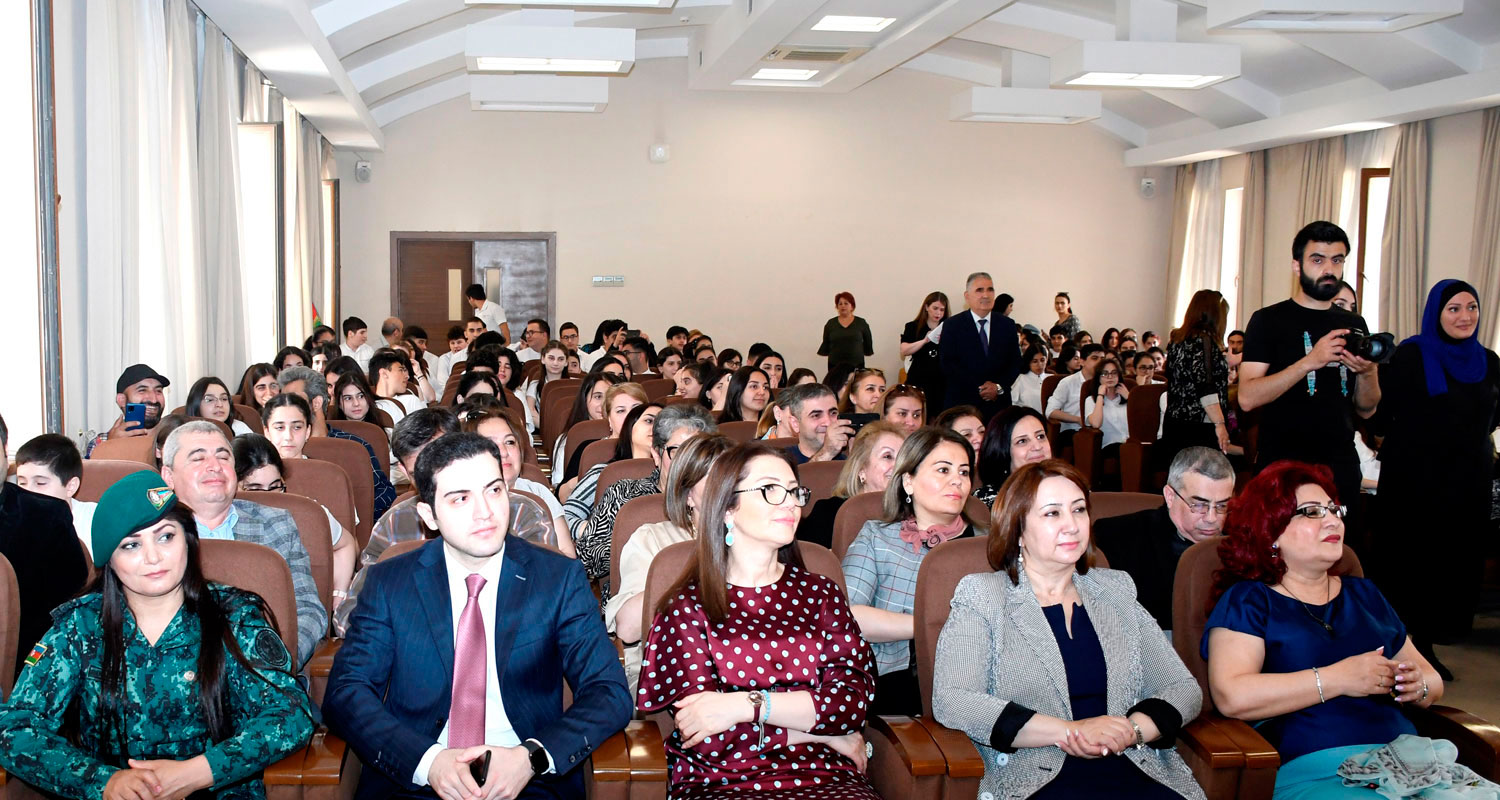 Paytaxt məktəbində xeyriyyə tamaşası nümayiş olunub