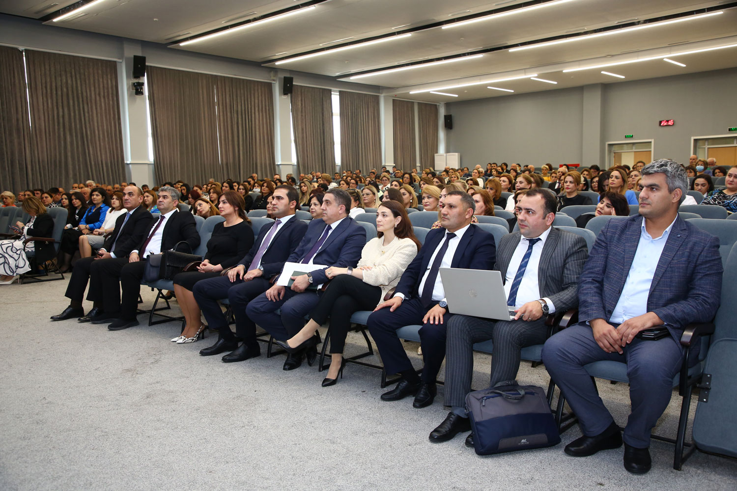 Məktəb direktorları ilə görüş keçirilib