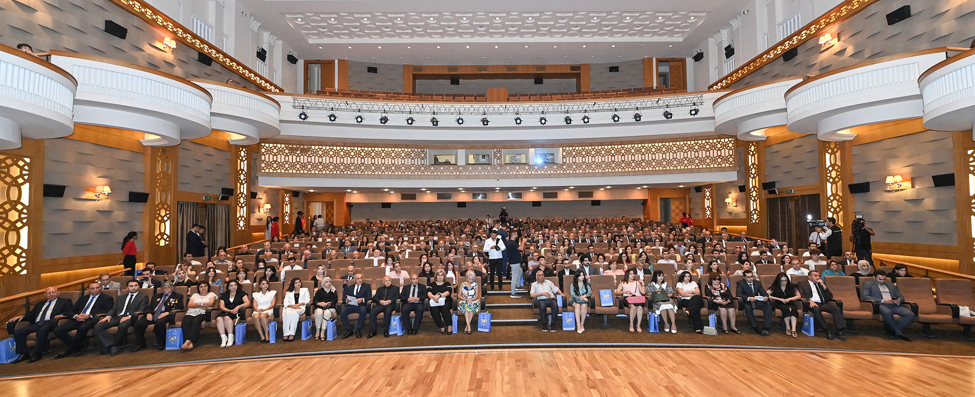 Şərəfli peşə sahiblərinin 90 illik yoldaşı – “Azərbaycan müəllimi”nin yubileyində…