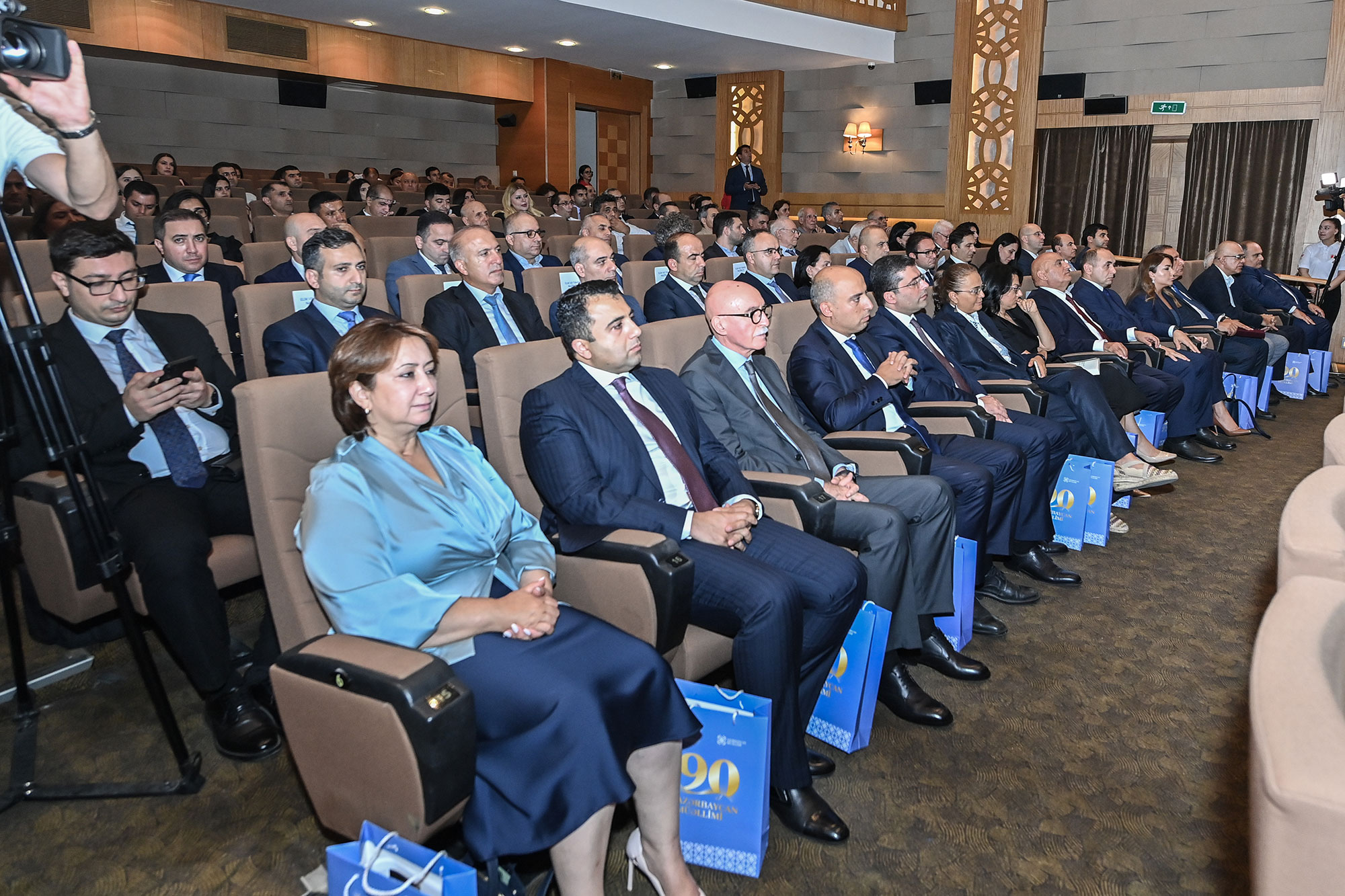Şərəfli peşə sahiblərinin 90 illik yoldaşı – “Azərbaycan müəllimi”nin yubileyində…