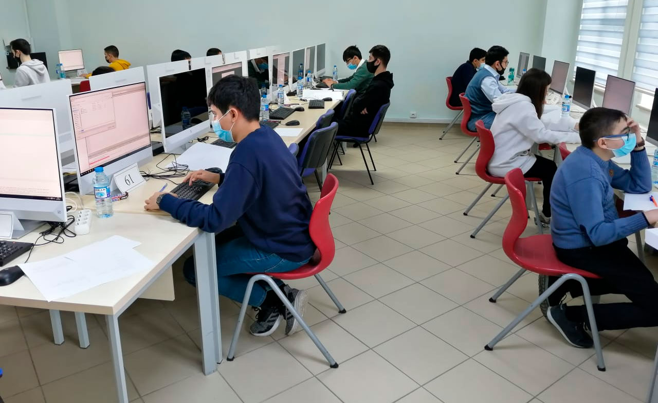 İnformatika üzrə fənn olimpiadasının yarımfinal turu keçirilir