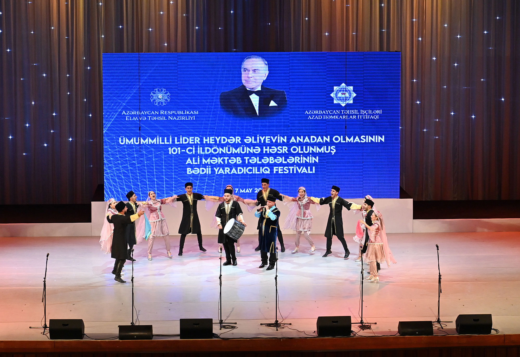 Tələbələr arasında keçirilən bədii yaradıcılıq müsabiqə-festivalının yekun konserti keçirilib