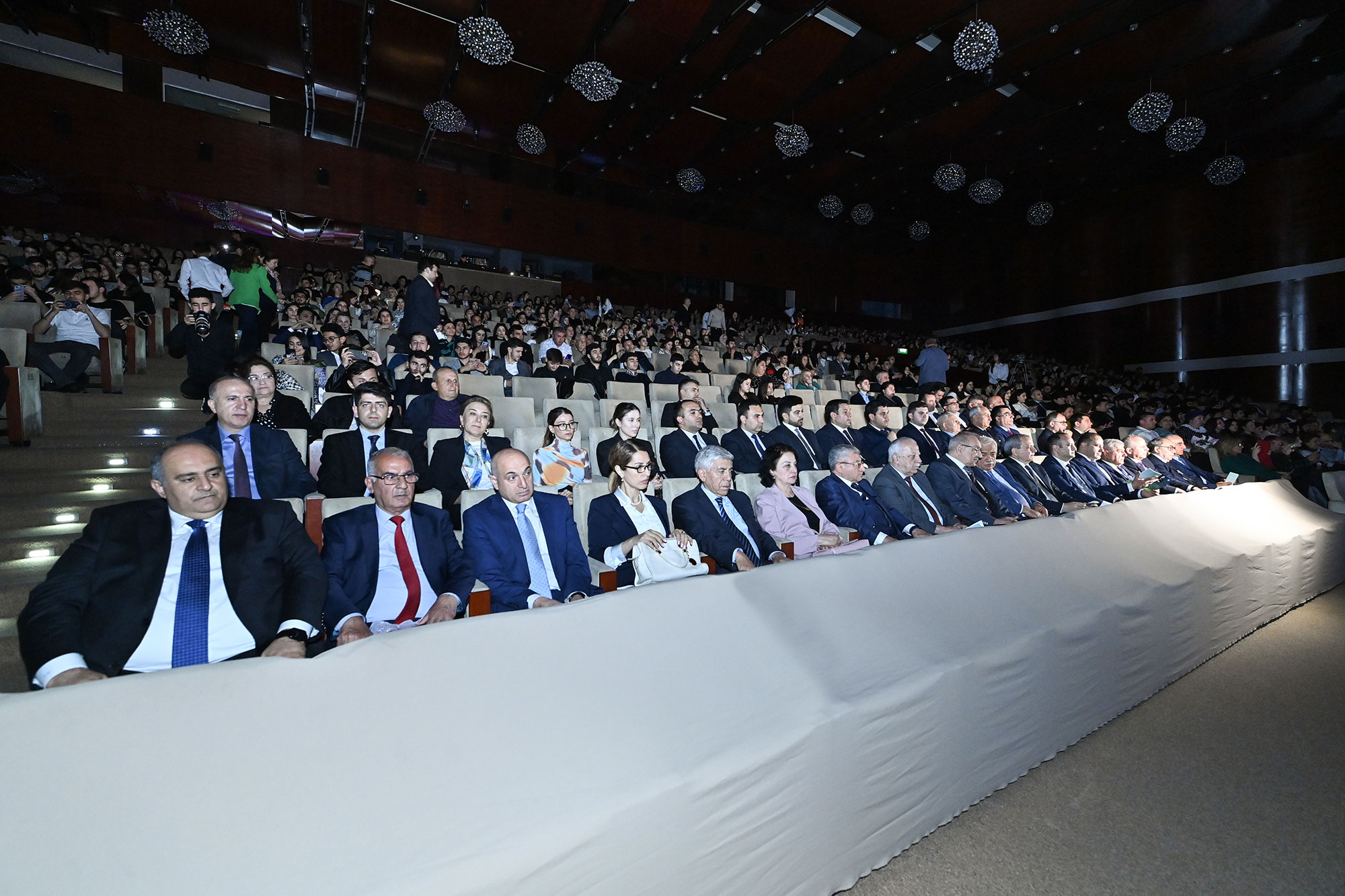 Tələbələr arasında keçirilən bədii yaradıcılıq müsabiqə-festivalının yekun konserti keçirilib