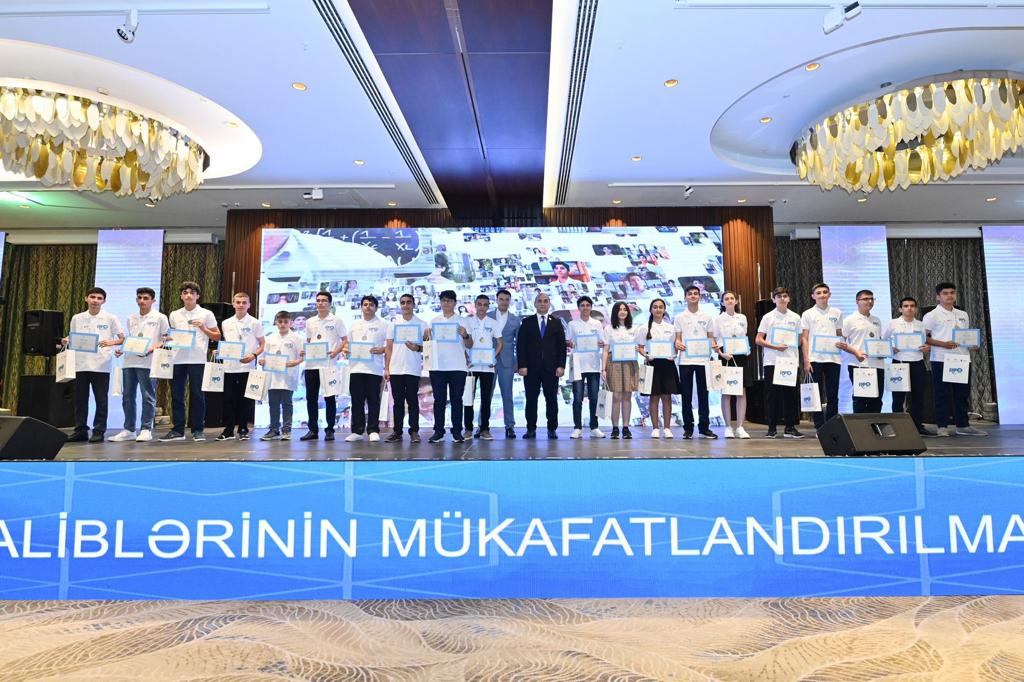 Respublika fənn olimpiadalarının qalibləri mükafatlandırılıb