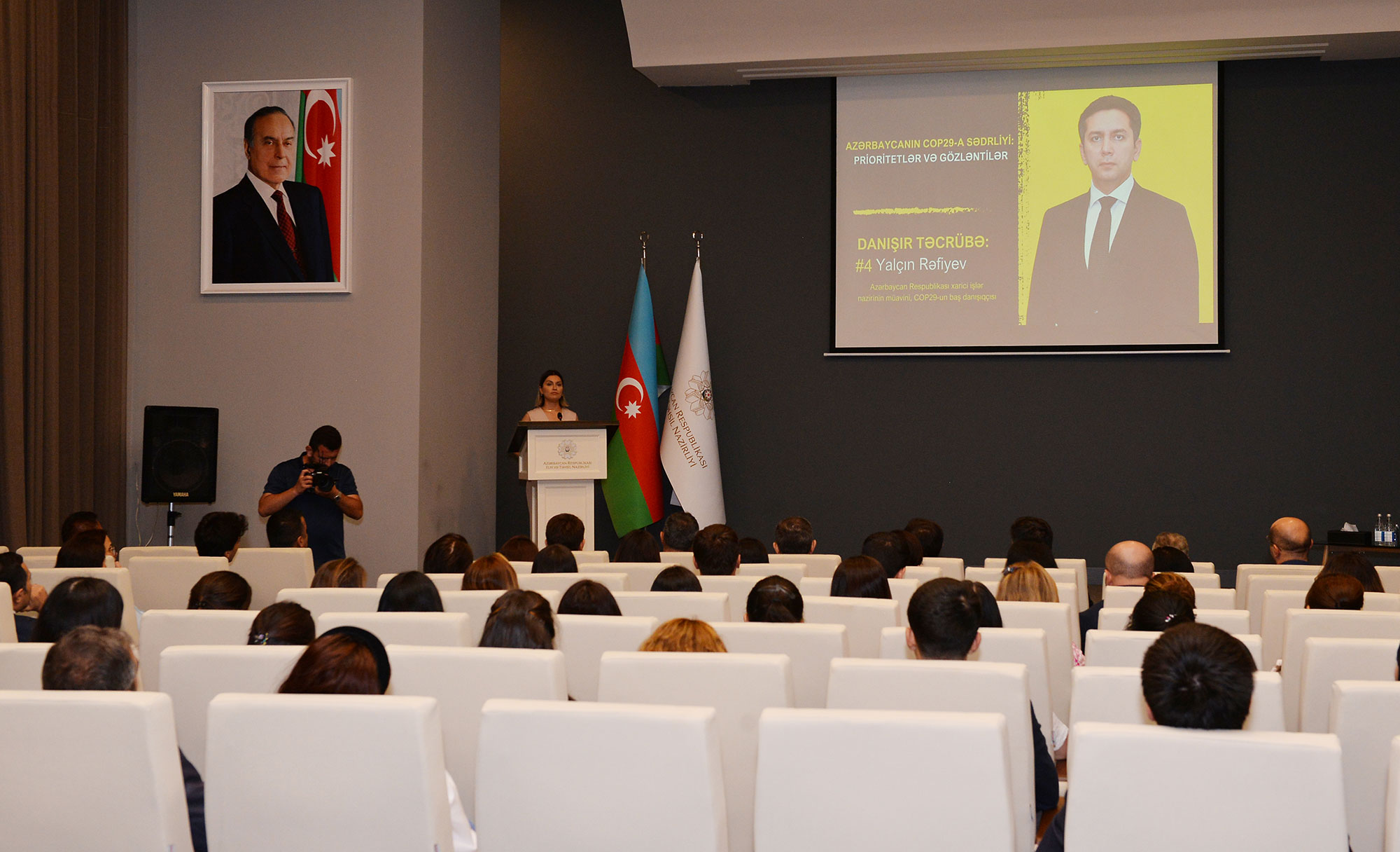 “Danışır təcrübə” layihəsinin qonağı xarici işlər nazirinin müavini Yalçın Rəfiyev olub