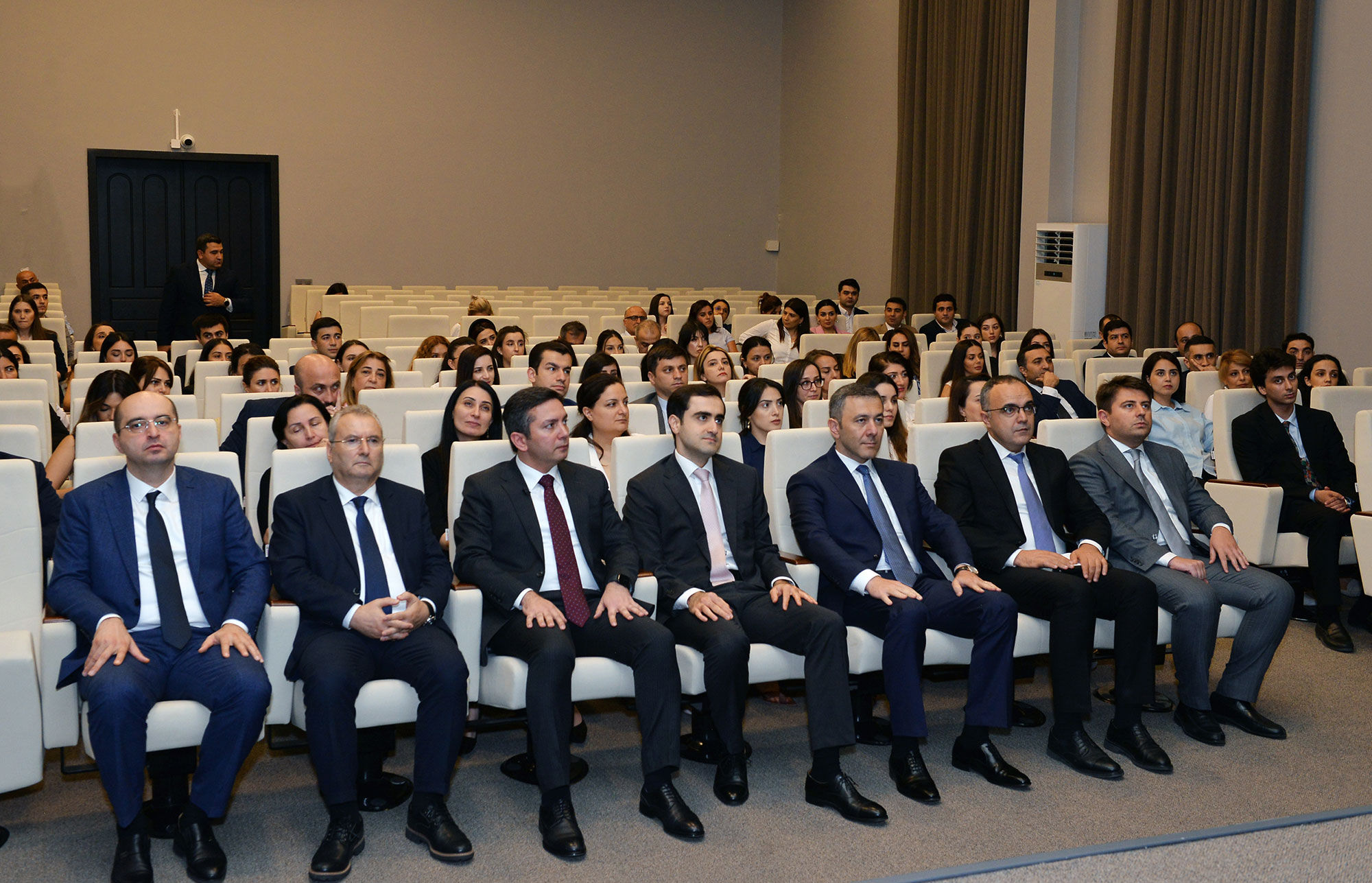 “Danışır təcrübə” layihəsinin qonağı xarici işlər nazirinin müavini Yalçın Rəfiyev olub