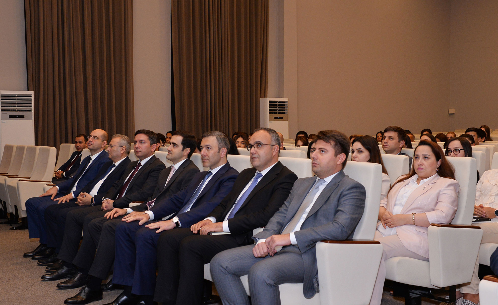 “Danışır təcrübə” layihəsinin qonağı xarici işlər nazirinin müavini Yalçın Rəfiyev olub