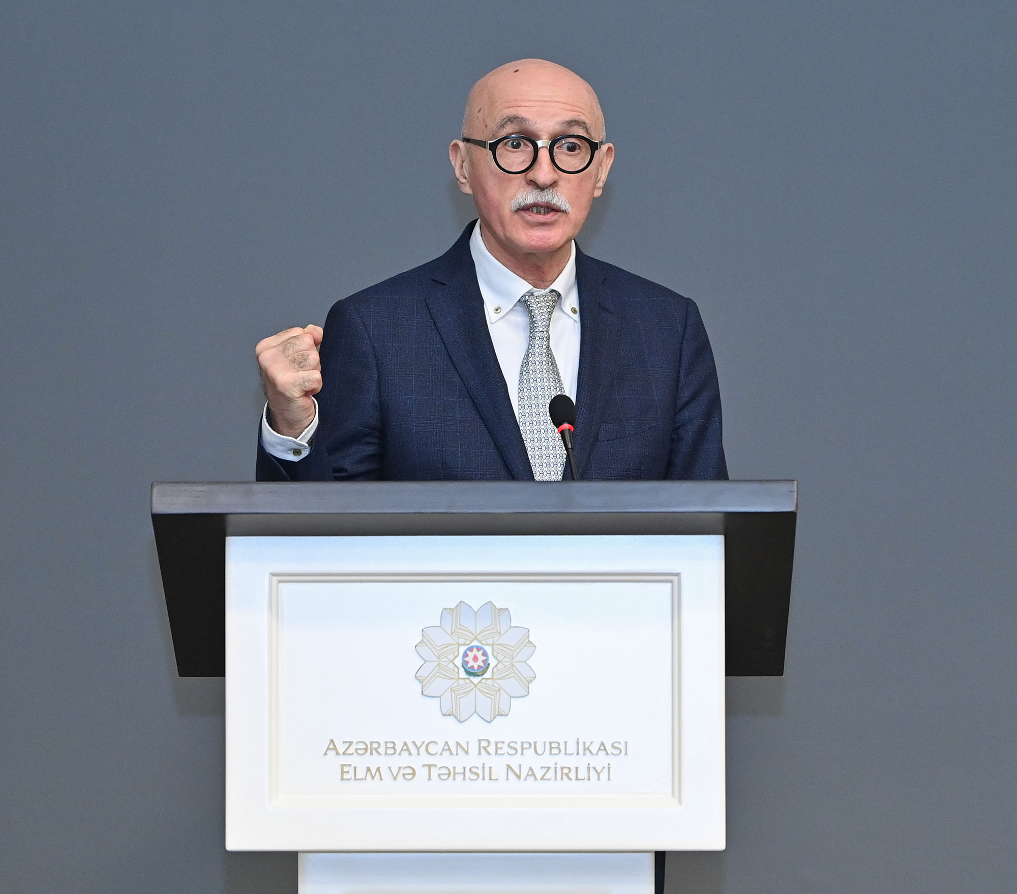 Yüksək nəticə göstərən məktəbli idmançılarla görüş