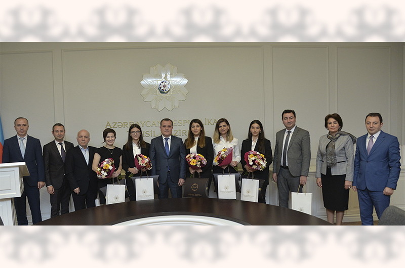 Təhsil naziri yüksək nəticə göstərən idmançılarla görüşüb