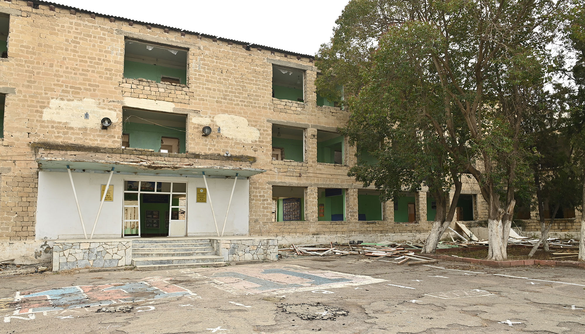 Təhsil naziri UNICEF və BQXK nümayəndələri ilə birgə müharibə nəticəsində zərər görmüş məktəblərdə olub