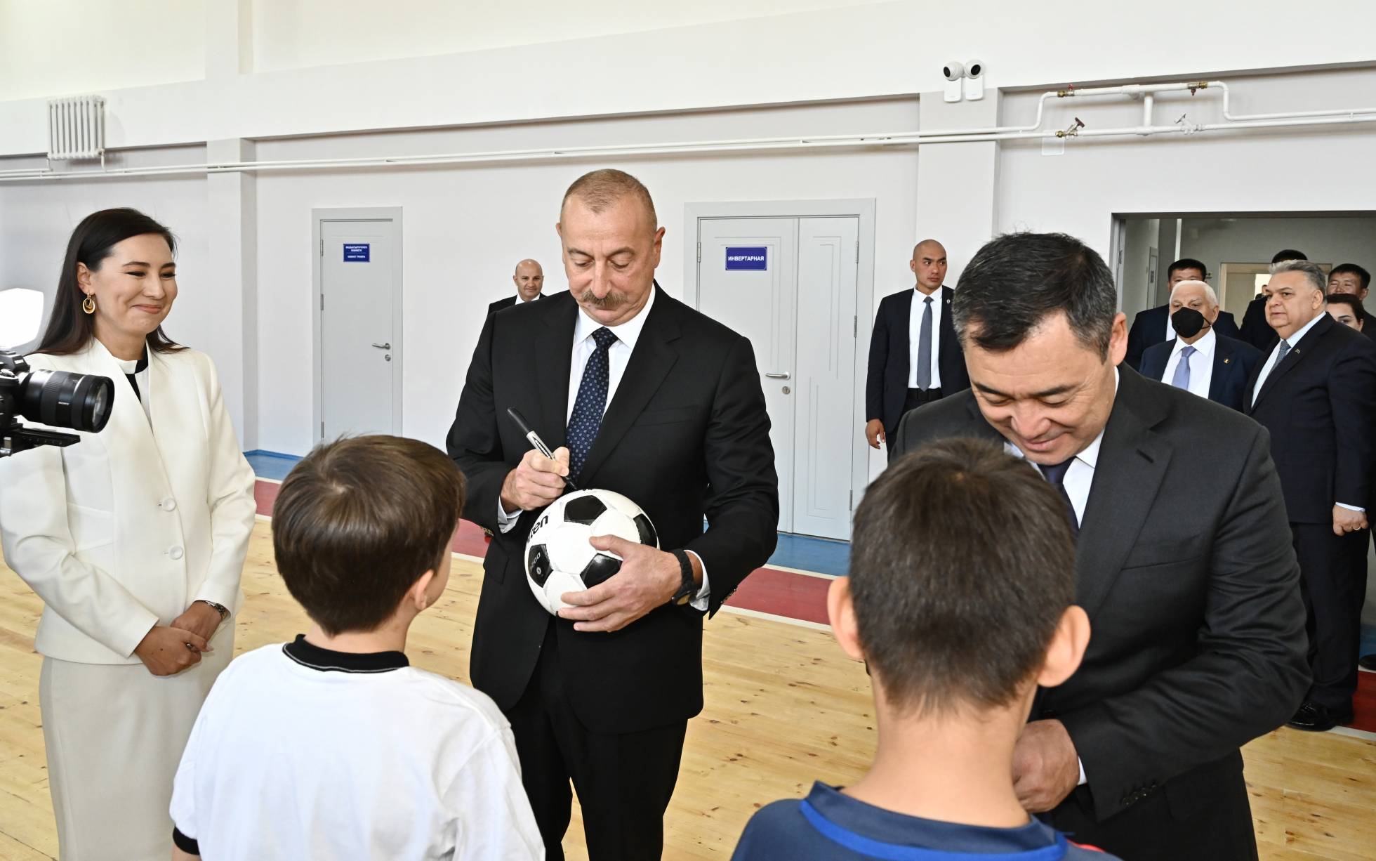 Azərbaycan Respublikasının Prezidenti İlham Əliyev və Qırğız Respublikasının Prezidenti Sadır Japarov Məktəb-Gimnaziya təhsil-tərbiyə kompleksinin açılış mərasimində iştirak ediblər