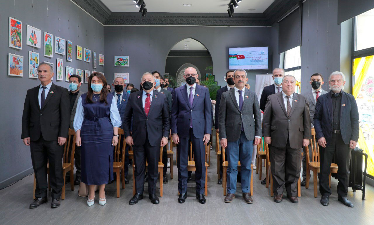 “Bir millət, iki dövlət” adlı beynəlxalq rəsm müsabiqəsinin qalibləri mükafatlandırılıb