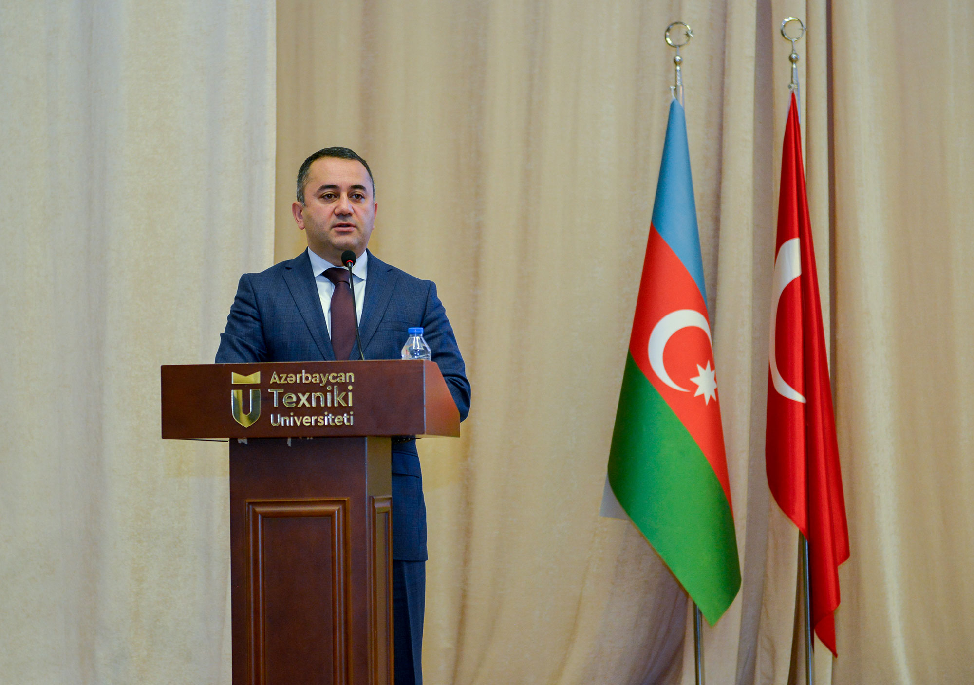 “Ali təhsildə dəyişikliklər: yeni tendensiya və tətbiqlər” mövzusunda seminar