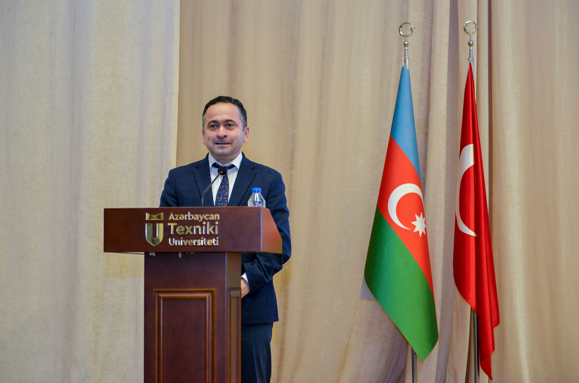 “Ali təhsildə dəyişikliklər: yeni tendensiya və tətbiqlər” mövzusunda seminar