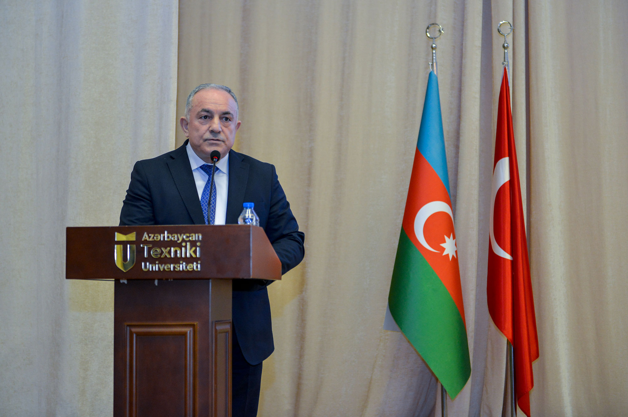 “Ali təhsildə dəyişikliklər: yeni tendensiya və tətbiqlər” mövzusunda seminar