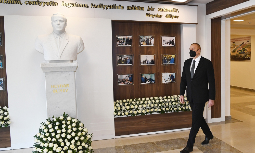 Prezident İlham Əliyev Sabunçu və Suraxanı rayonlarında yenidən tikilən məktəblərdə yaradılan şəraitlə tanış olub