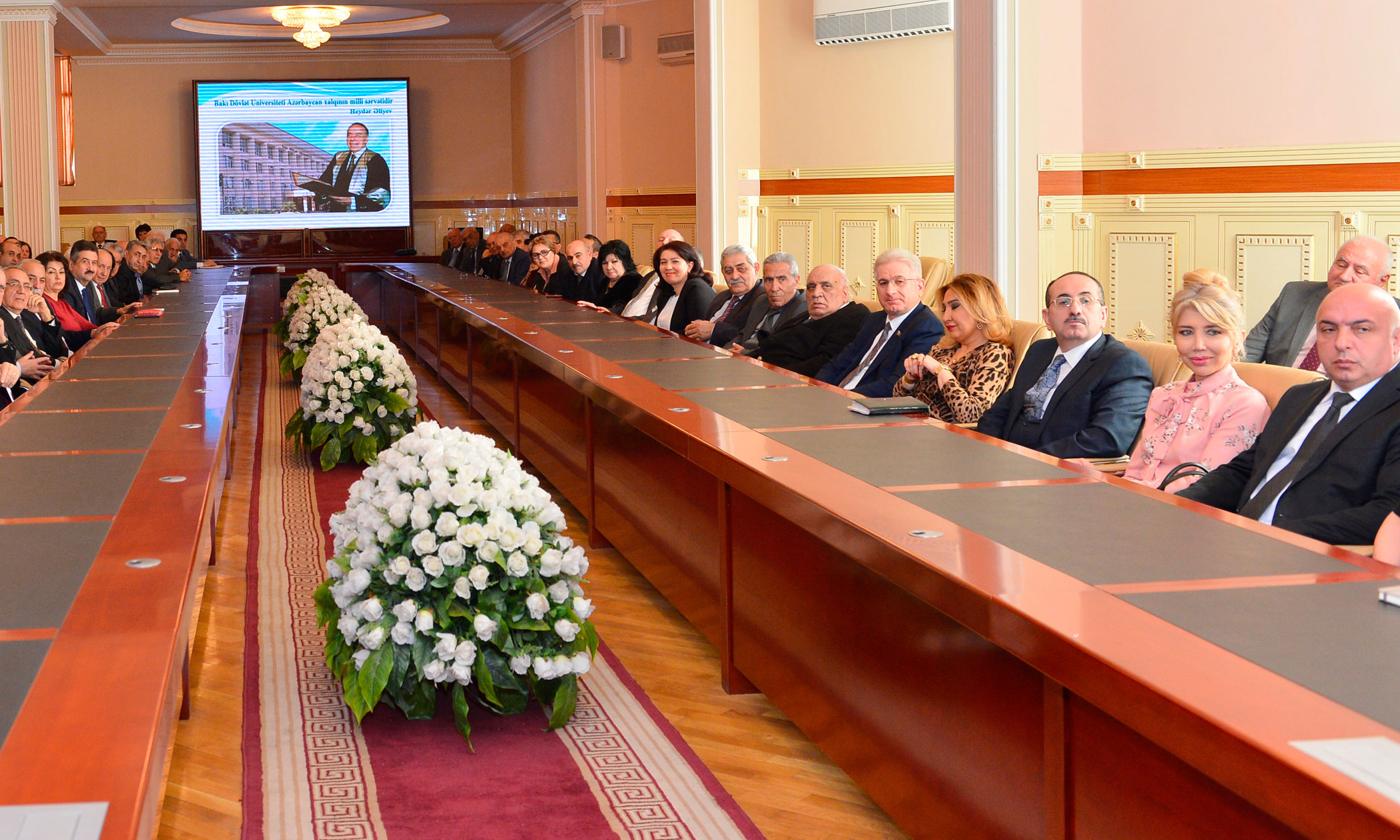BDU-nun rektoru Elçin Babayev kollektivə təqdim edilib
