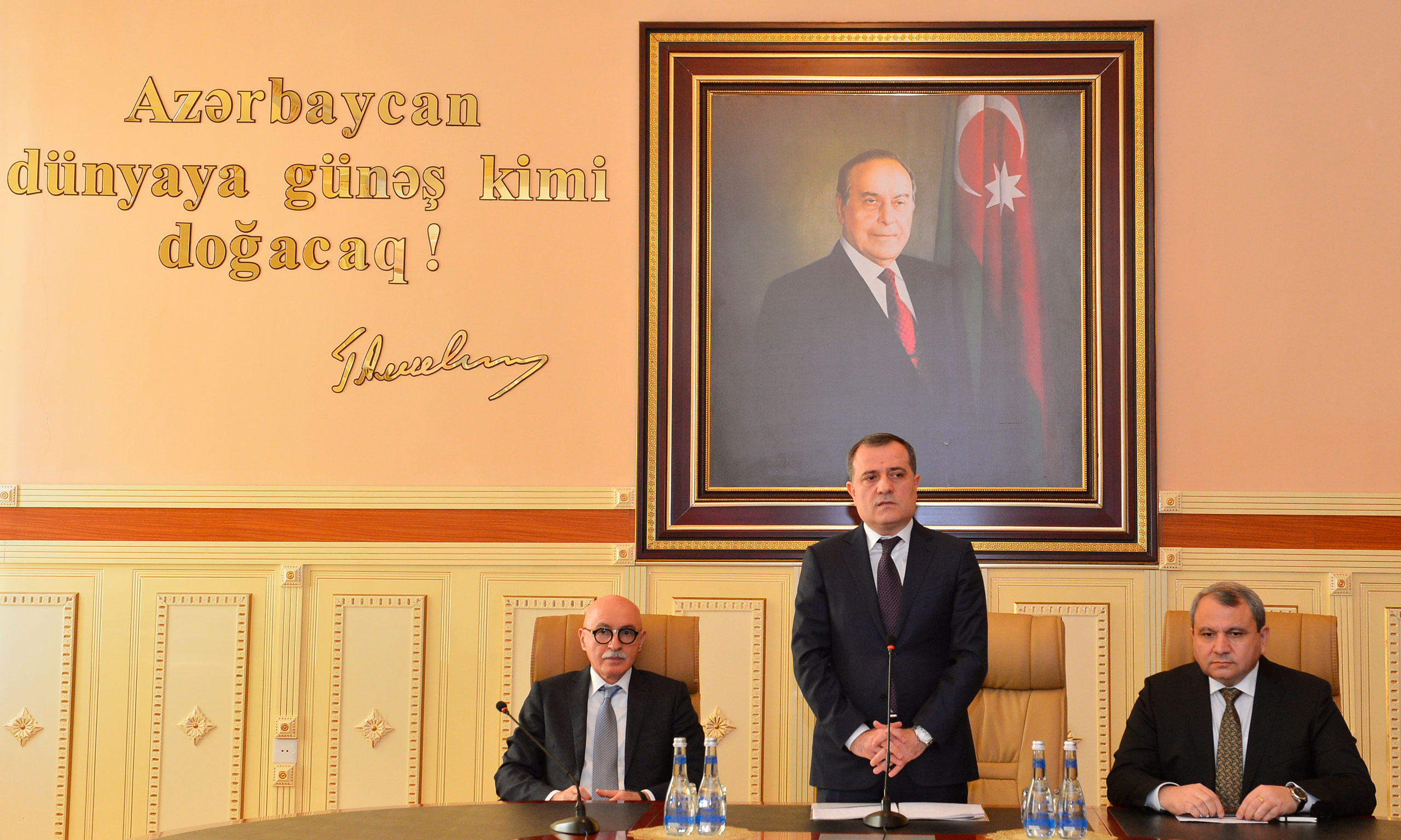 BDU-nun rektoru Elçin Babayev kollektivə təqdim edilib