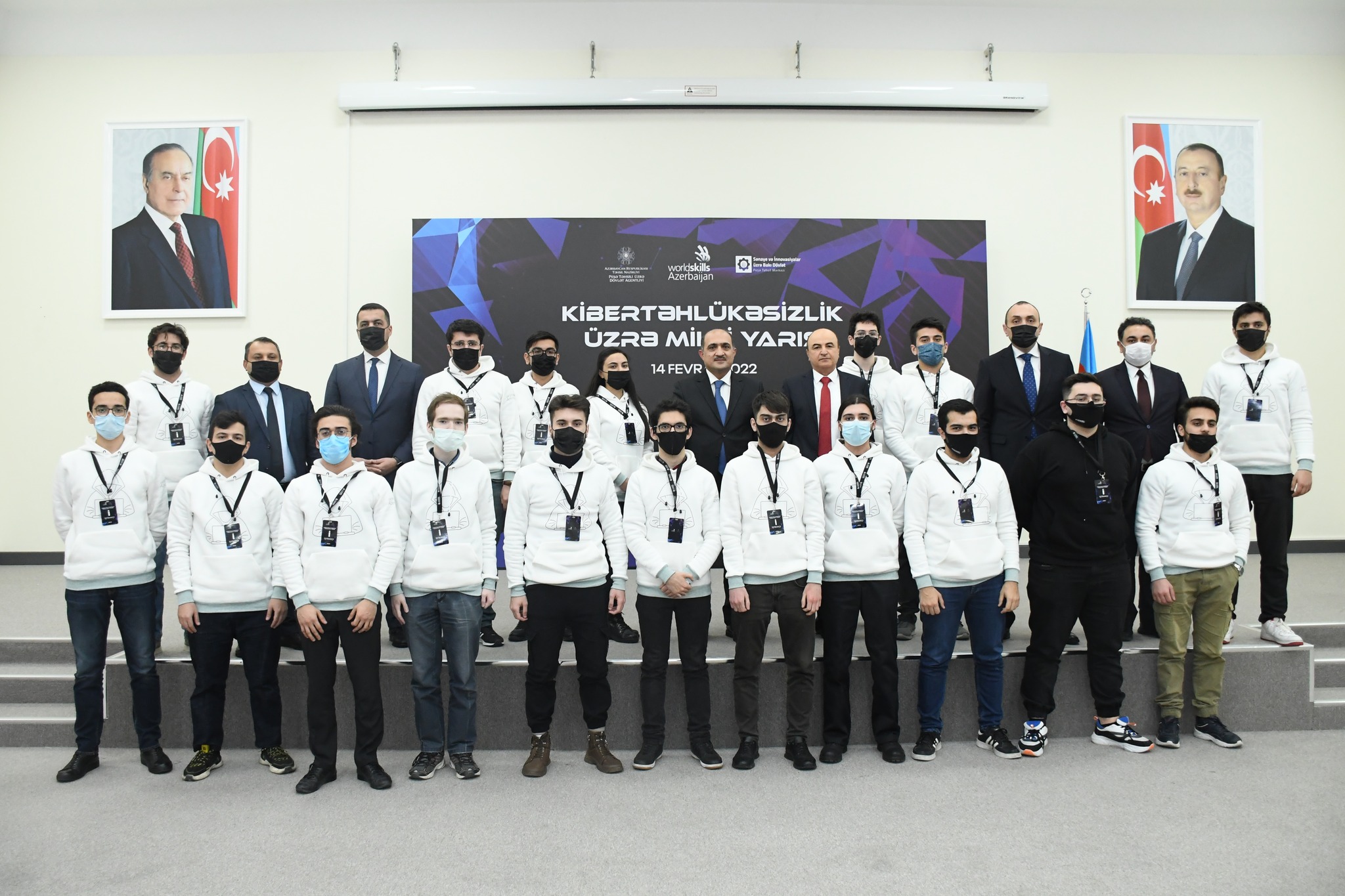 Kibertəhlükəsizlik üzrə milli yarışın qalibləri mükafatlandırılıb