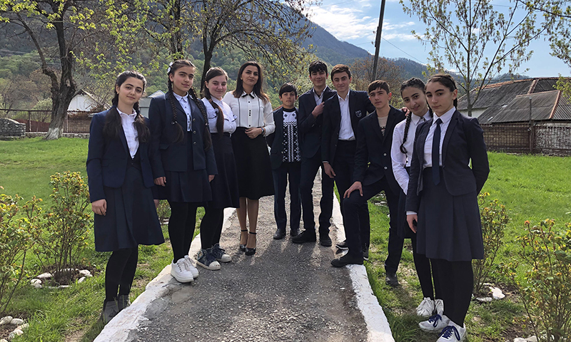 “Bizim müəllim”