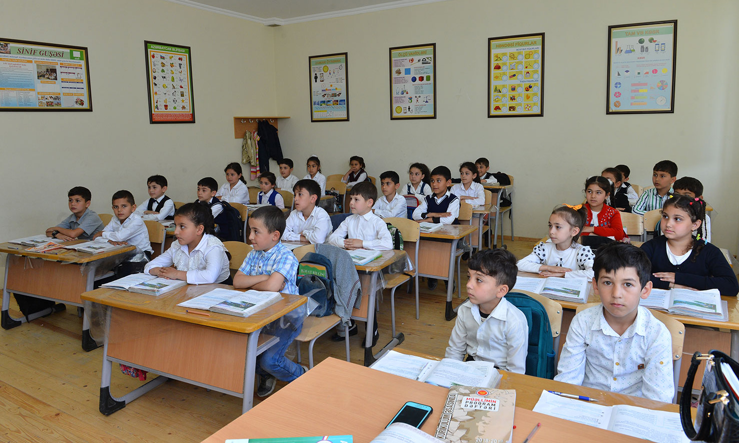 Təhsil naziri İnteqrasiya təlimli internat tipli gimnaziyada olub