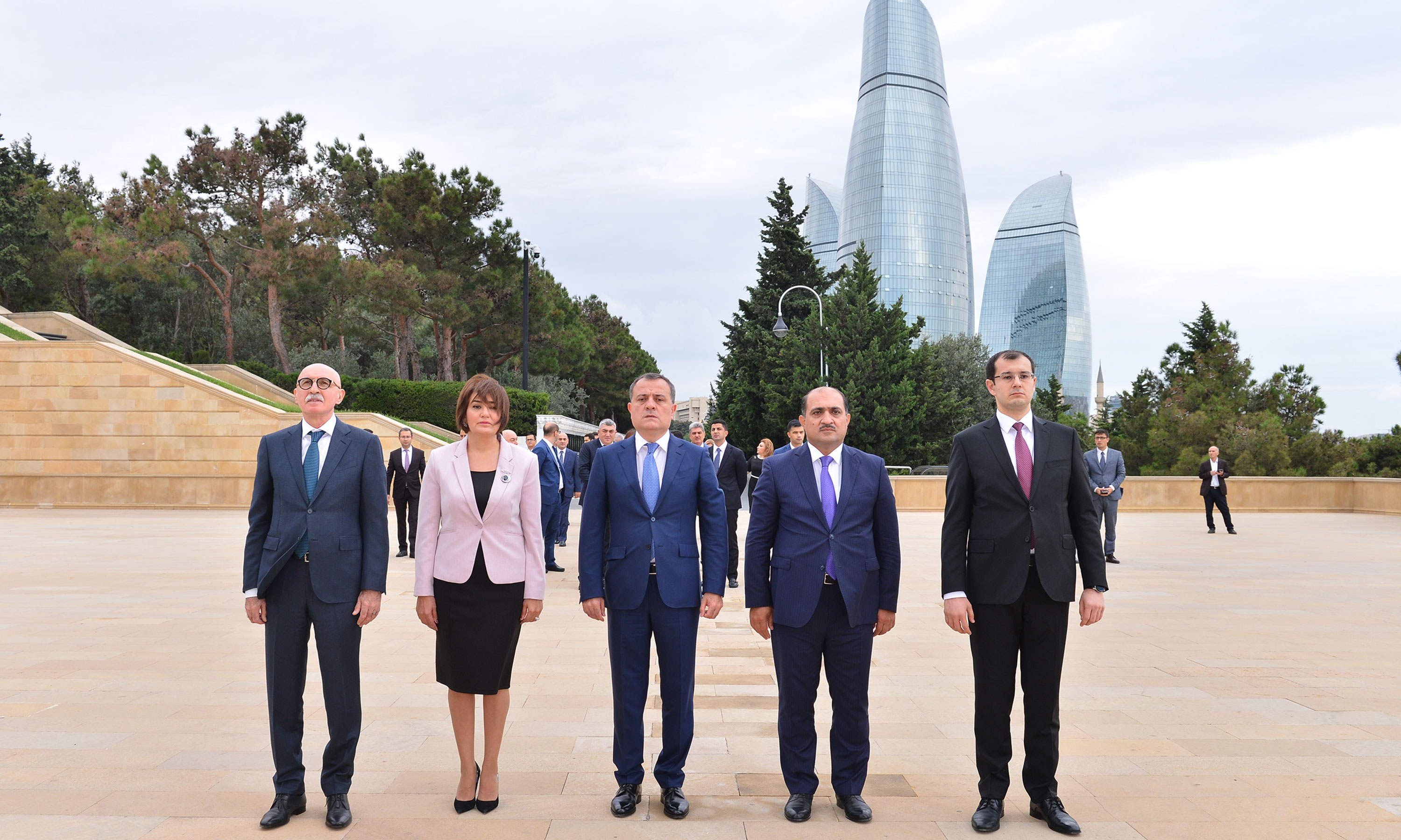 Təhsil işçilərinin respublika konfransı davam edir