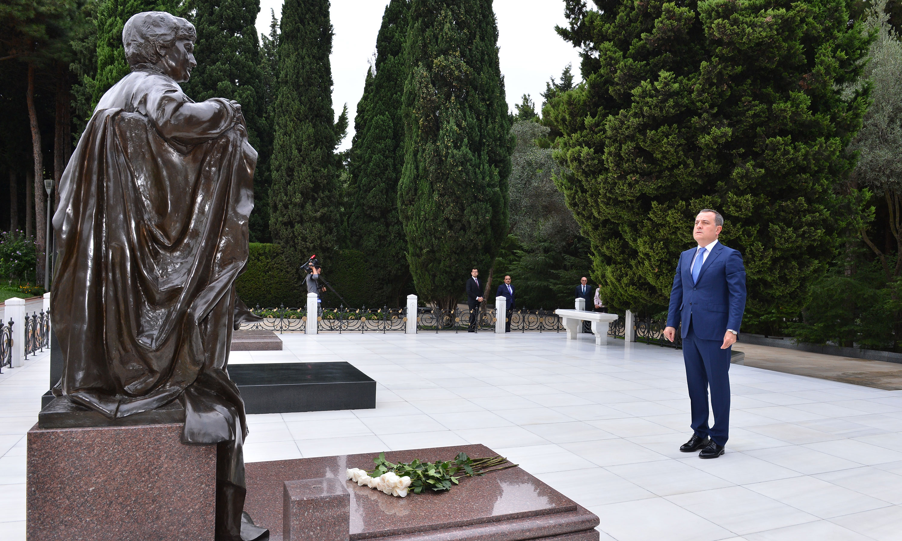 Təhsil işçilərinin respublika konfransı davam edir